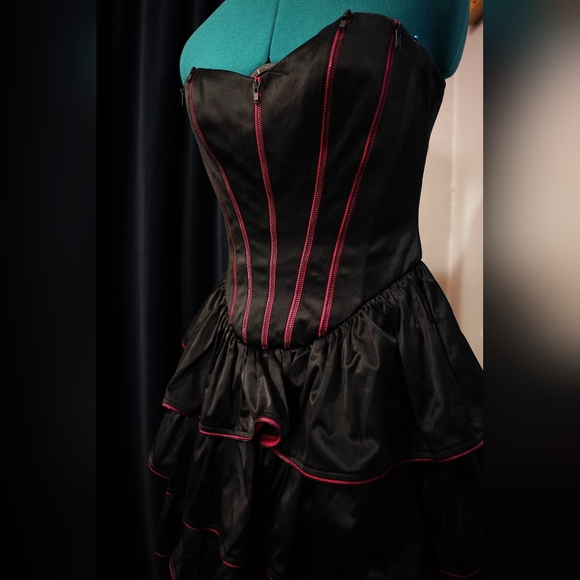 Betsey Johnson crinoline zipper dress, black and pink, size 0, straps optional - Picture 3 of 8